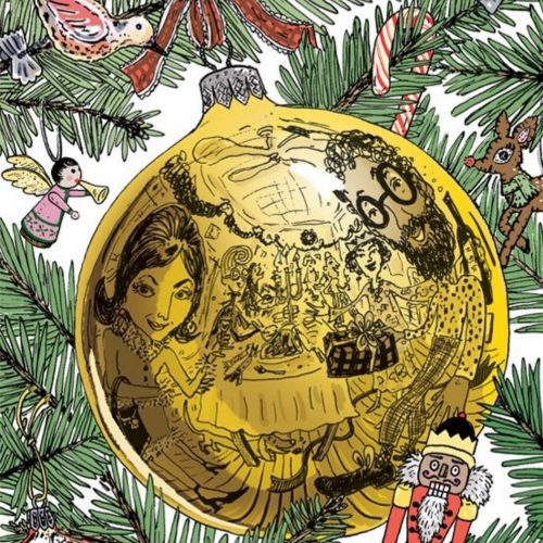 クリスマスツリーのオーナメントに映るクリスマスディナー