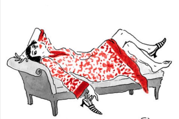 ソファーに横たわる泥酔した女性