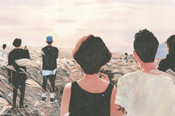 繊細なタッチで描く夕陽をみて佇む人々